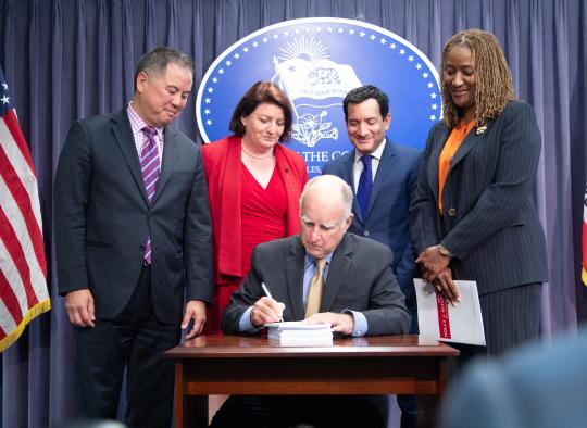 Budget Chair Ting, Speaker Pro Tem Atkins, Speaker Rendon watch as Governor Brown Signs the 2018 Budget